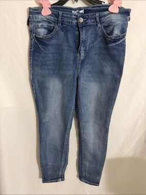 Stretch Skinny Jeans in Medium Blue Wash